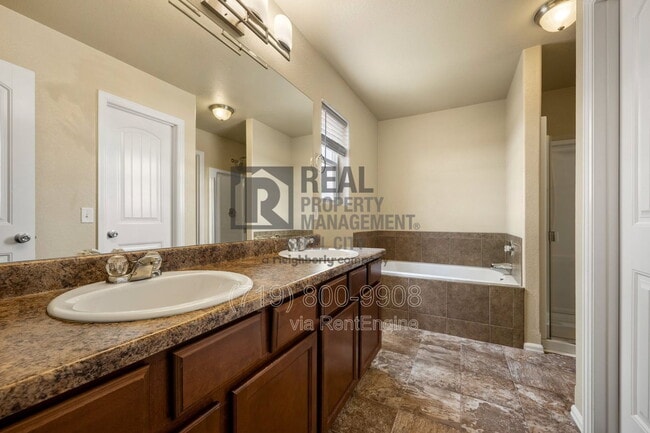 Building Photo - 947 E Kirkwood Dr