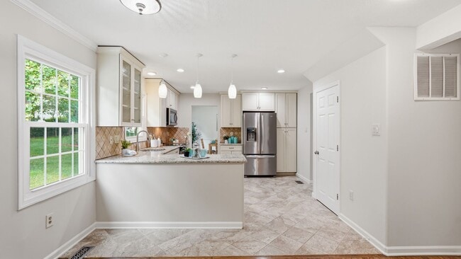 Building Photo - Newly Renovated 5 Bedroom Home With Country Porch!