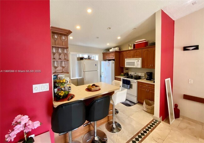 Building Photo - 8039 Lake Dr