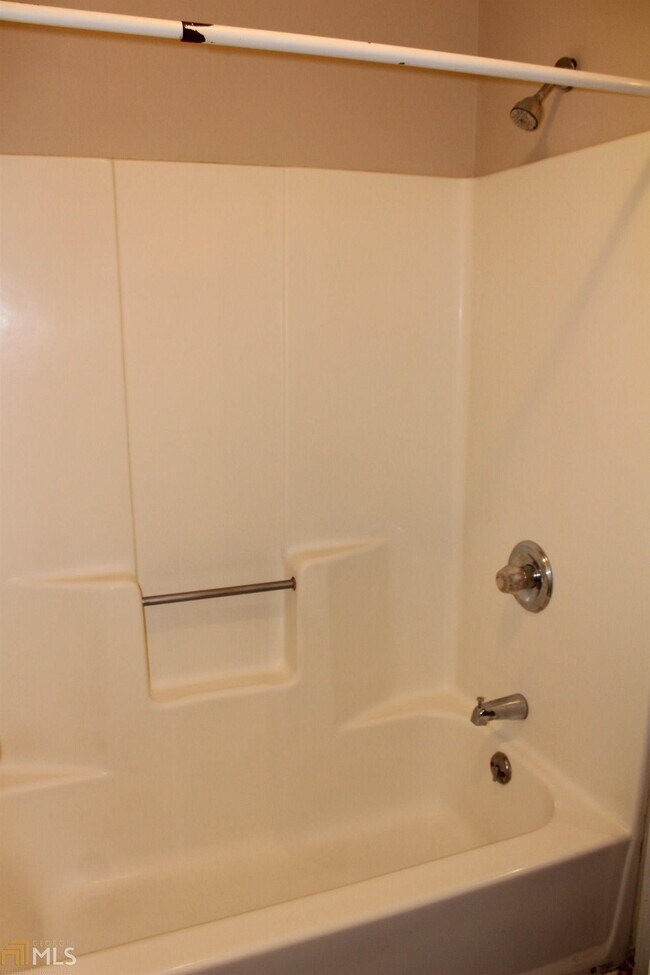 Building Photo - 207 Admirals Walk