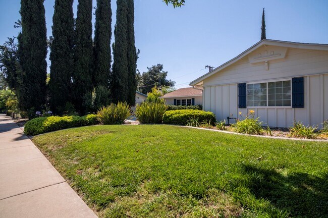 Building Photo - House for Rent in Redlands