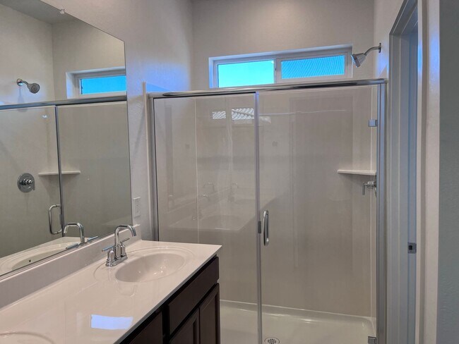 Building Photo - TOWN HOME WITH COMMUNITY POOL , GATED COMMUNITY in GILBERT!