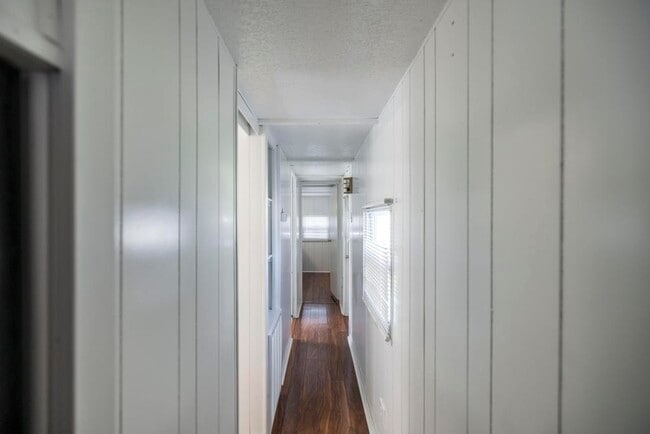 Building Photo - 920 Collins Ave