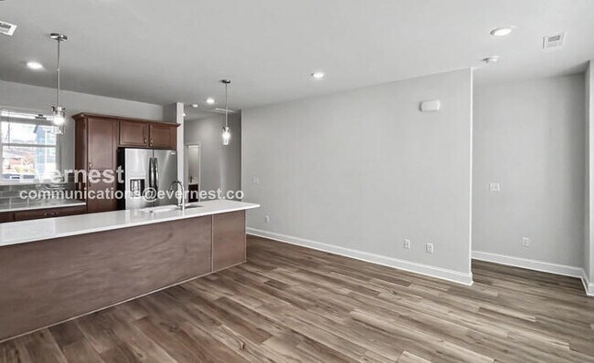 Building Photo - 747 Bespoke