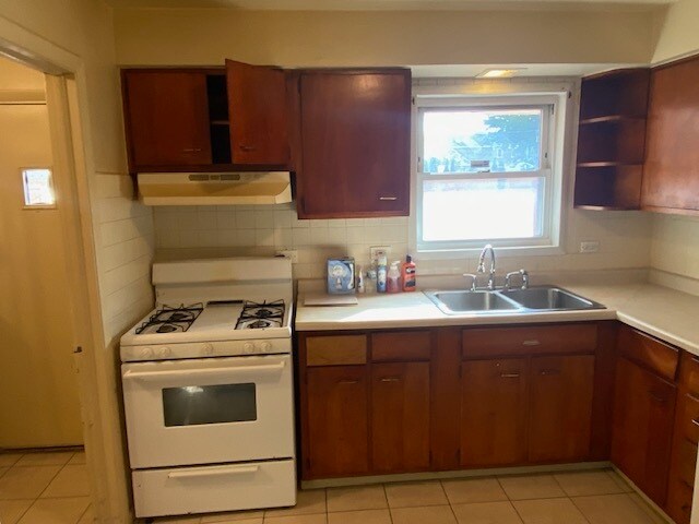 kitchen - 11200 S Hale Ave