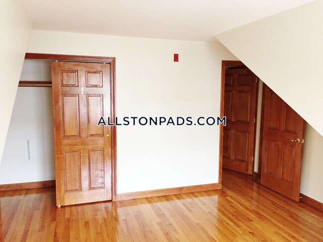Building Photo - 102 Allston St