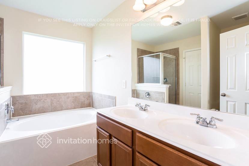 Building Photo - 5802 Le Carpe Plantation Ct