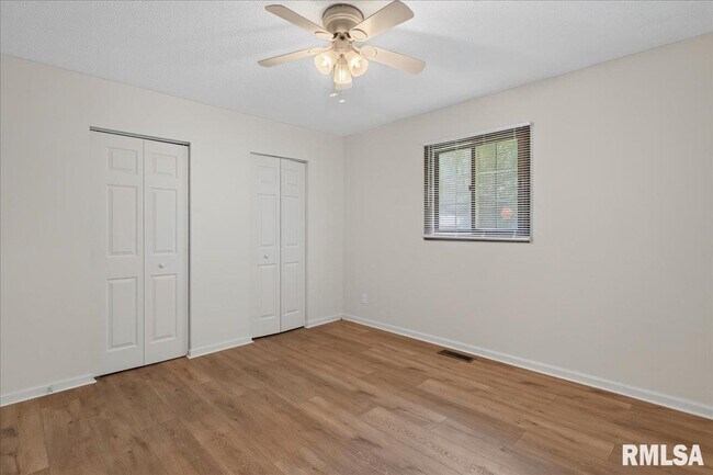 Building Photo - 8 Sundowner Ln