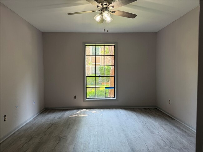 Building Photo - 1311 Antoine Dr