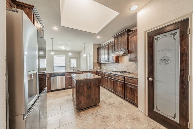 Building Photo - Excellent 3 bedroom plus office in Villages at Edgecliff