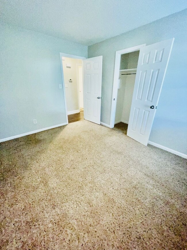 Building Photo - 3 bed 1.5 bath ranch style house *50% off the first month with a 12 month lease*