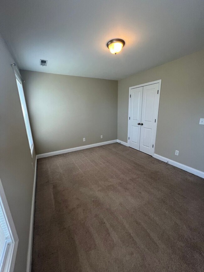 Building Photo - 7108 Verona Dr
