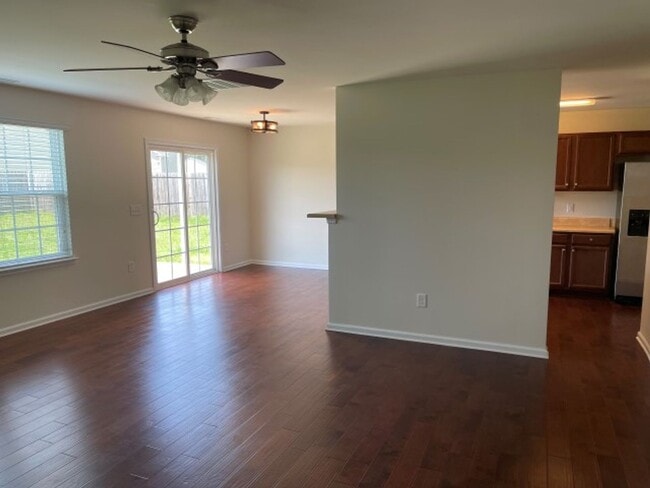 Building Photo - Lovely 5 Bed 3 Bath Home with Community Am...