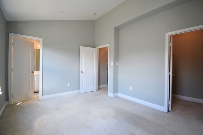 Building Photo - Fantastic 3 Bedroom 2.5 Bathroom Townhouse in KING FARM!