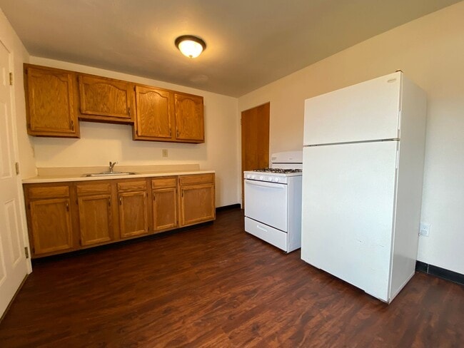 Primary Photo - Cozy Two Bedroom Townhome with Central AC ...