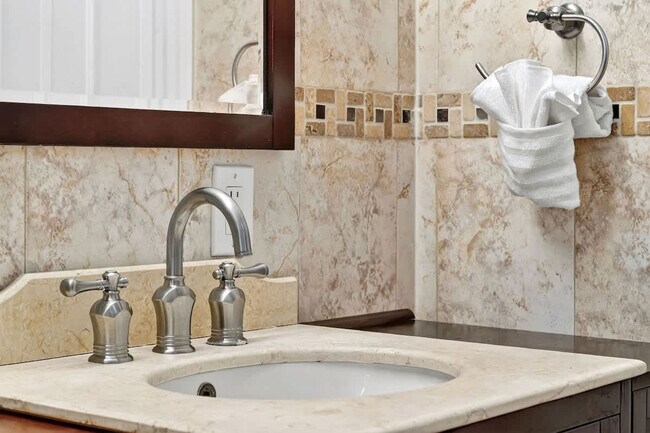 Building Photo - 2365 NE 195th St