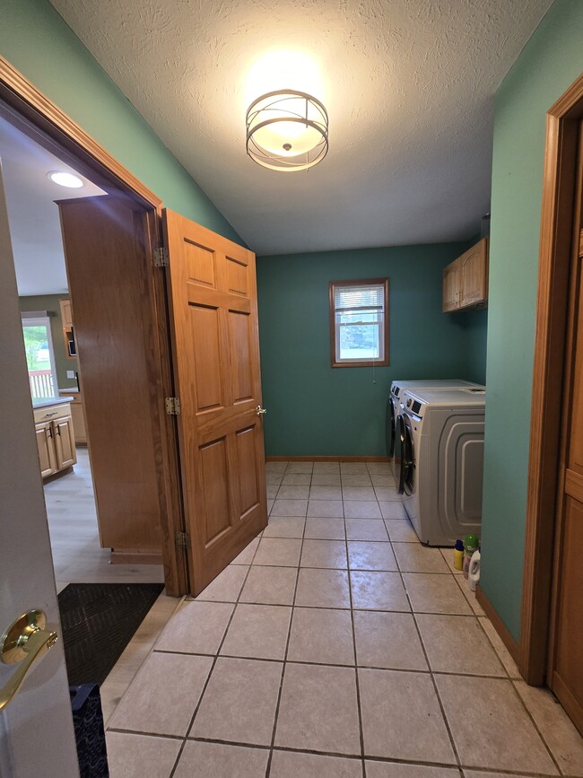 Building Photo - 9444 Windsong Ln