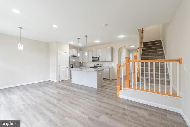 Building Photo - 102 Coralyrose Ct