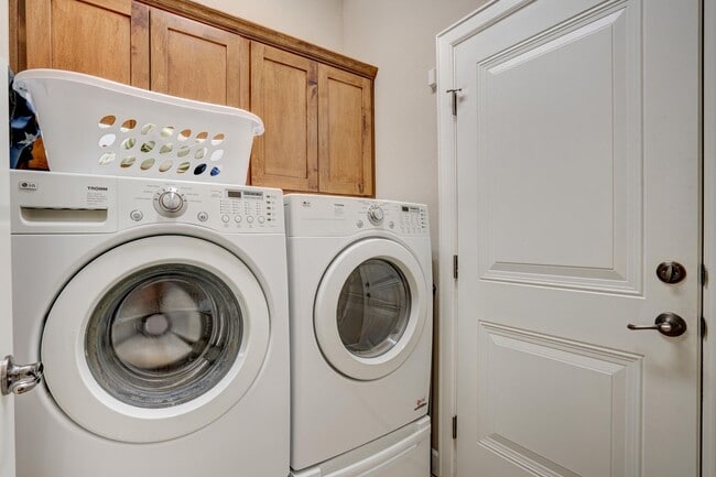 Building Photo - 11604 Sierra Nevada Ln