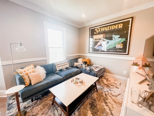 Building Photo - 69 Falcon St