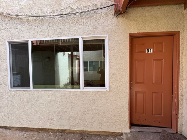 Primary Photo - 118 W Boone St