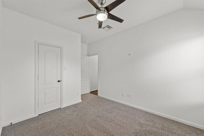 Building Photo - 16746 Highland Country Dr