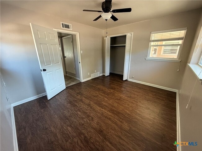 Building Photo - 1400 N East St