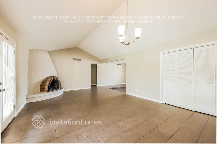 Building Photo - 11033 N 57th Dr