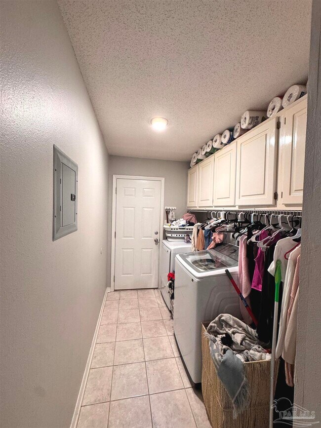 Building Photo - 2404 Houston Cir