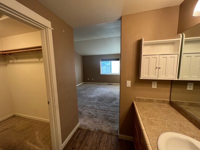 Building Photo - 4412 Valencia Dr