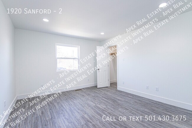 Building Photo - 1920 Sanford Dr