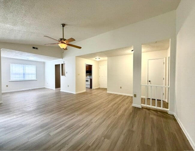 Building Photo - 8231 Meadowdale Ln