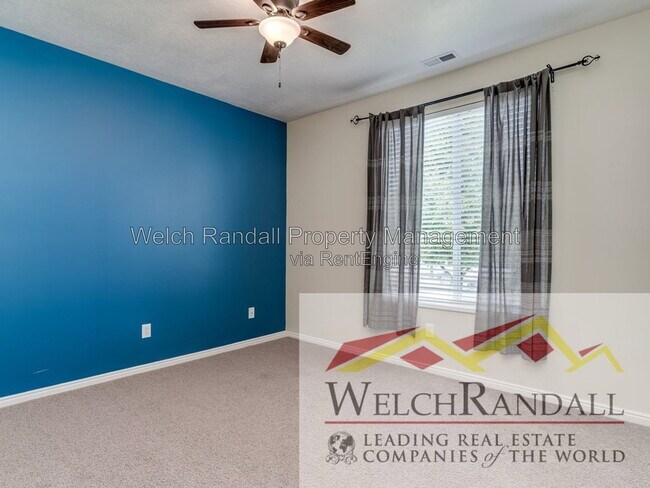 Building Photo - 897 Oxford Dr