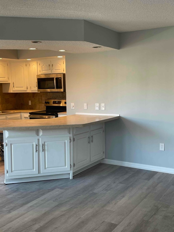 Building Photo - 4222 Pinehurst Cir