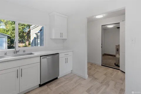 Building Photo - 911 E 52nd St