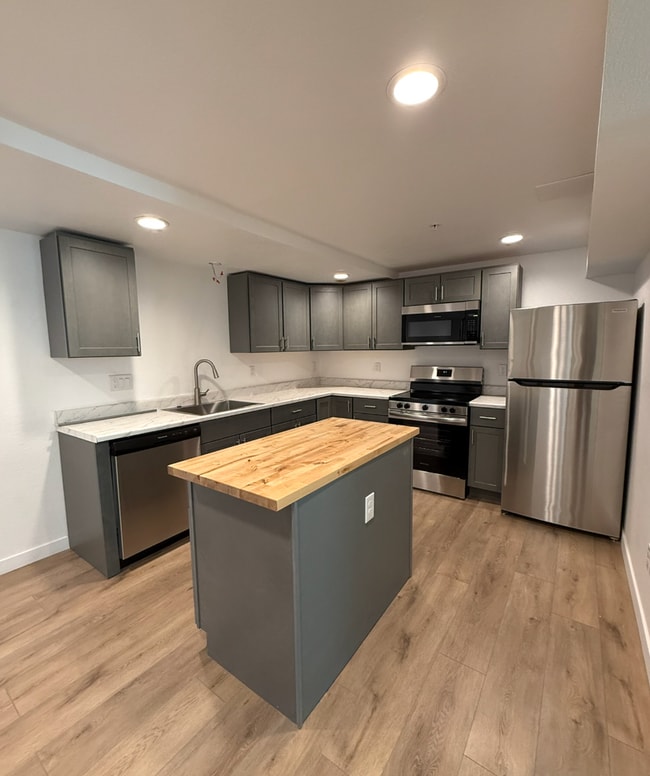 Building Photo - 5090 E Warren Ave, #5274 – 3 Bed / 2 Bath ...