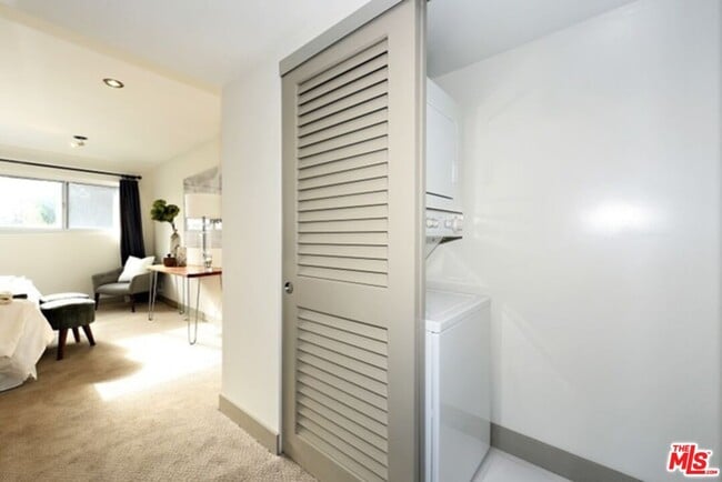 Building Photo - 11657 Chenault St