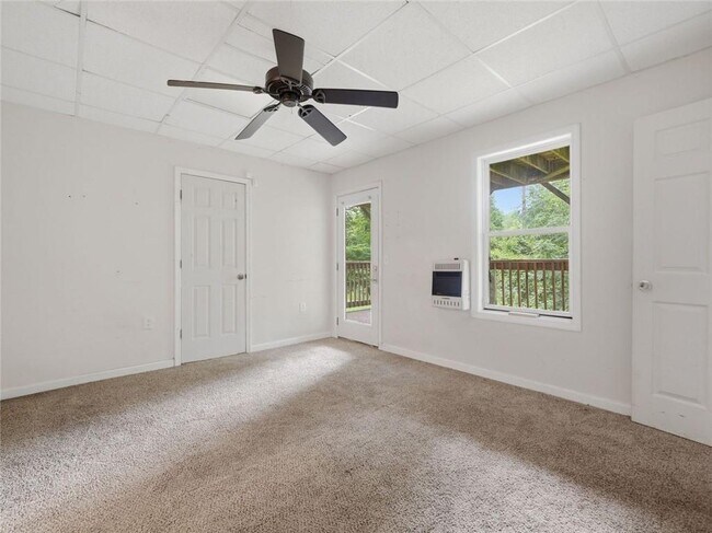 Building Photo - 166 Cove Hill