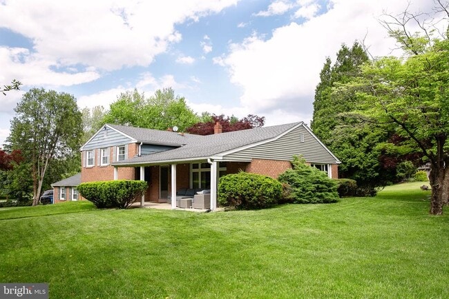 Building Photo - 1395 Varnum Dr