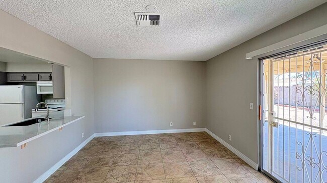 Building Photo - 3564 Redwood St