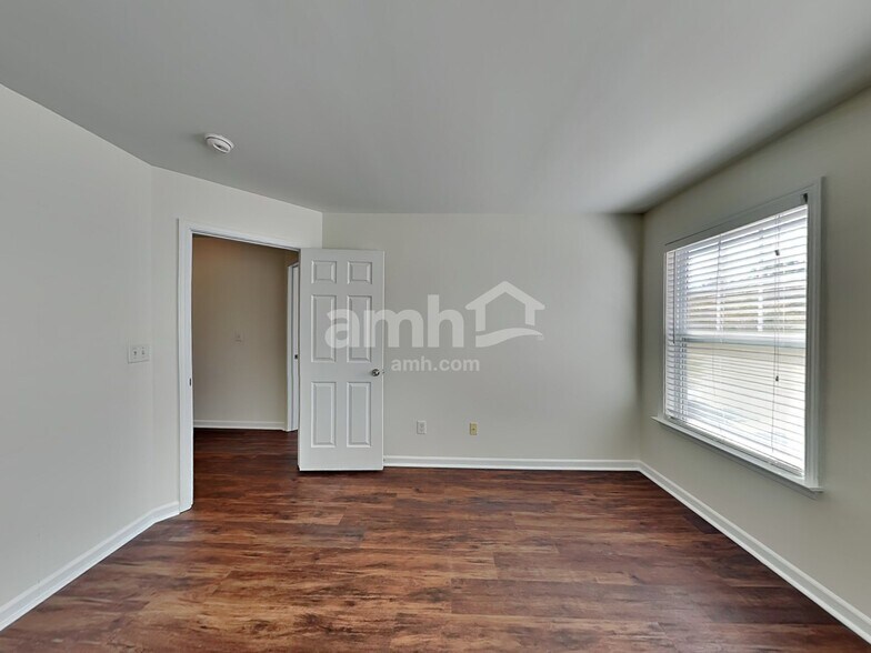 Building Photo - 9907 Fernspray Rd