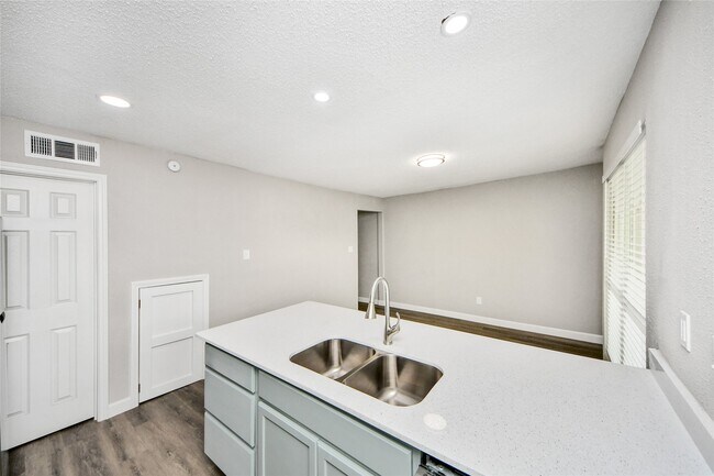 Building Photo - 781 Country Pl Dr