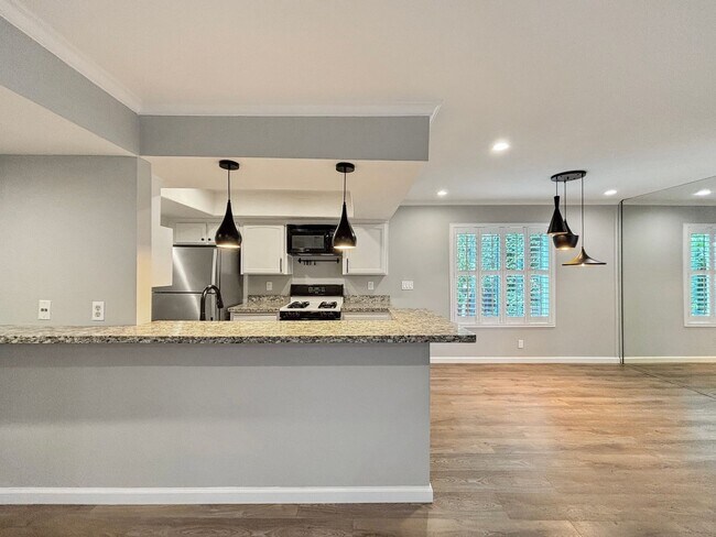Building Photo - Modern 2BD/2BA Condo in El Cerrito W/ A/C,...
