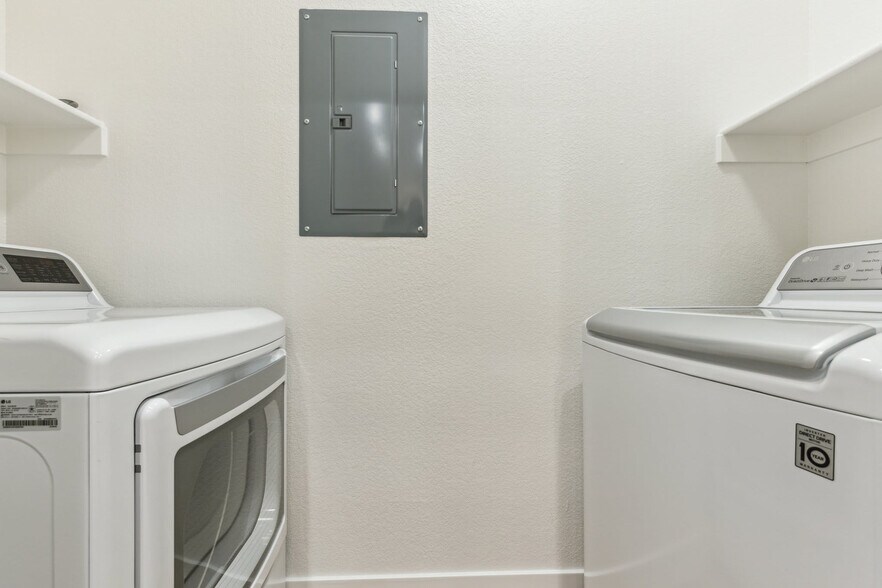 Building Photo - 9450 W Cabela Dr