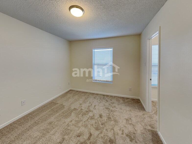 Building Photo - 2142 Olympia Dr