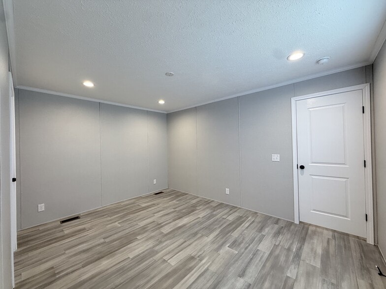 Building Photo - 52962 N Yorktown Ct