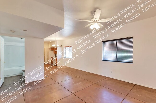 Building Photo - 1009 E Halcyon Rd