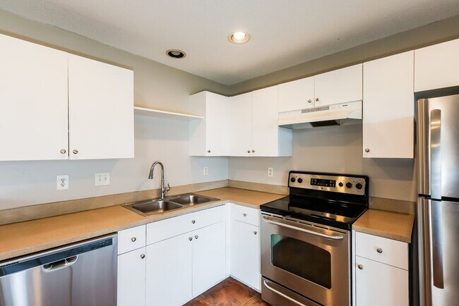Building Photo - 22715 St Thomas Cir