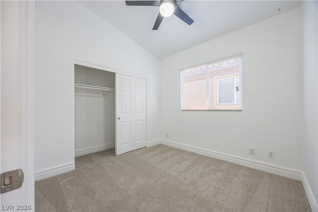 Building Photo - 212 Fairway Woods Dr