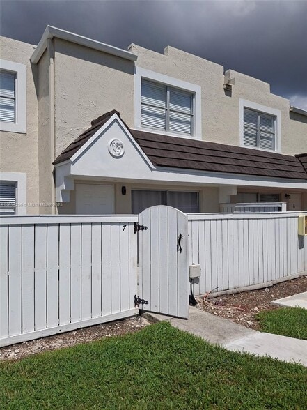 Primary Photo - 6825 SW 45th Ln